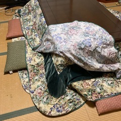 綺麗な家具調こたつセット。掛け布団、布団カバー、敷布団、布団6枚付き。