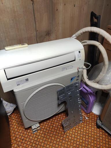 DAIKIN/ダイキン《ストリーマ空気清浄壁掛けルームエアコン》ATE28USE5-W　17年製\n\n