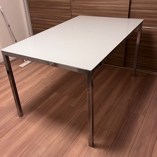IKEA ガラステーブル