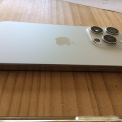 iPhone 15 pro ホワイトチタニウム