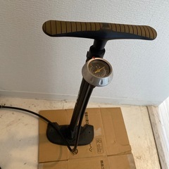 訳あり電動アシスト自転車と空気入れ