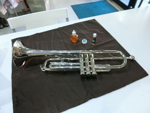 ヤマハ トランペット YTR1310 と VINCENT BACHマウスピース 7C【モノ