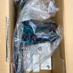 【未使用】マキタ 充電式チェンソー 115㎜ UC122DZ