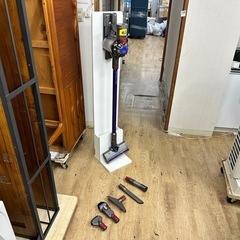 ⭐️激安価格⭐️dyson ダイソン SV11クリーナー 掃除機 コードレス 高吸引力 モーターヘッド付き 充電器付き 人気モデル 動作確認済み