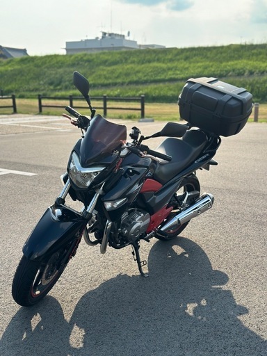 愛知県一宮市　SUZUKI GSR250 赤黒