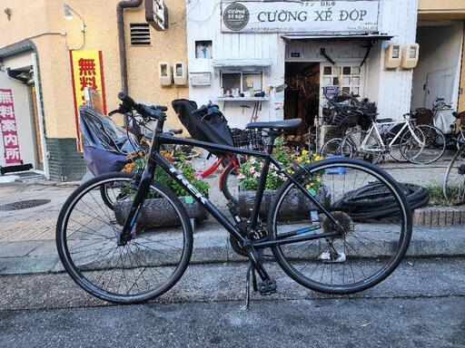 ＴＲＥＫ　ＦＸ３　クロスバイク　７００ｘ２８ｃ　3x８変速　フレーム　アルミ　黒　配達可能