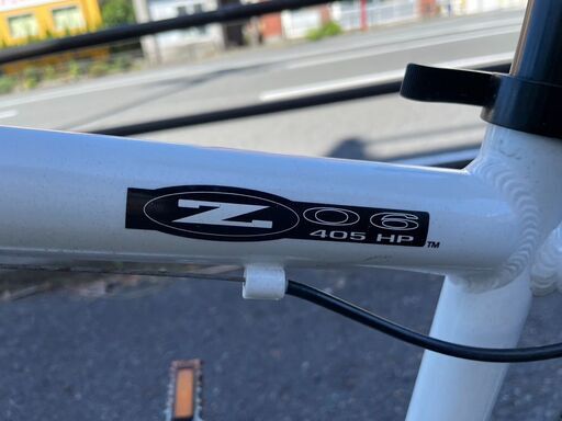 クロスバイク No.1380 ホワイト 28インチ 6段切替 CORVETTE Z06 405HP