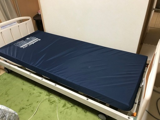 シーホネンス　キャスター付き介護用ベッド