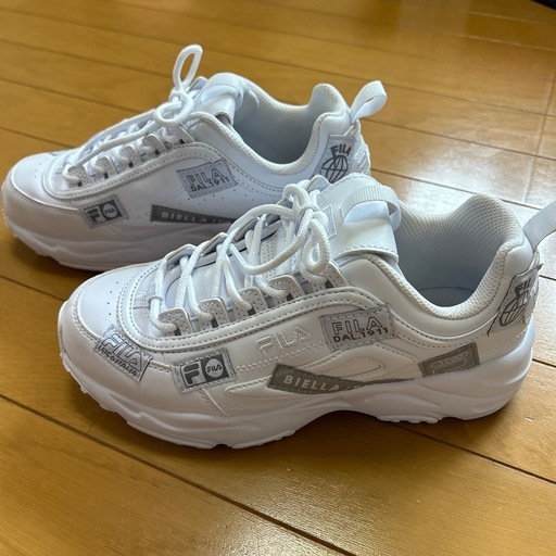FILA DIstracer Patches スニーカー