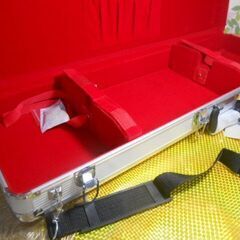 13.980円 肩紐付き一丁入アルミハードケースと三線台セット