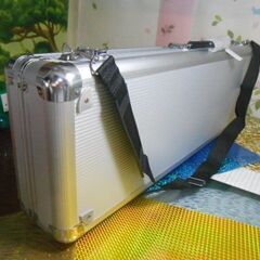 13.980円 肩紐付き一丁入アルミハードケースと三線台セット