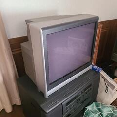 巨大 ブラウン管テレビ