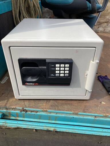 Sentry Safe ファイアー セーフ テンキー式 耐火金庫 SB0504 取説付き 防犯 小型 電子金庫デジタル小型金庫 セントリー
