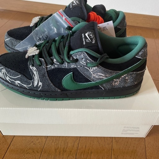 新品未使用品　28㎝　\nNIKE SB DANK LOW プロ　ゼアススケートボードコラボ