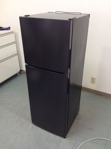 JT9532【maxzen/マクスゼン 2ドア冷蔵庫】美品 2023年製 JR138ML01GM 家電 キッチン 冷蔵冷凍庫 右開き 138L