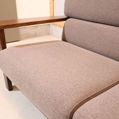 KASHIWA(柏木工) ソフィー オーク材 2人掛けソファーです。重厚感のあるオーク材のフレームが魅力的な2シーターソファ。温もりのあるナチュラルな質感は北欧スタイルや和の空間にもオススメ♪