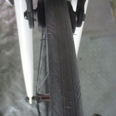 Ｄ771　★21000円★整備済み スポーツ中古自転車 air-on【クロスバイク 　白　700C　43ｃｍ 】