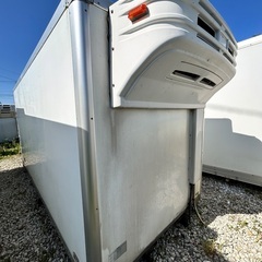 Y12. シマ鋼板 仕切り 横扉付【格安】 2トン冷蔵冷凍コンテナ 幅188cm長