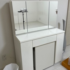 大塚家具 ドレッサー 白 三面鏡 - ドレッサー 大塚家具 ドレッサー 白 三面鏡 - ドレッサー