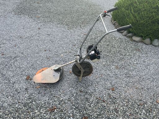 １度のみ使用　エンジン式手押し草刈り機　バロモア　プラッター30㎝仕様