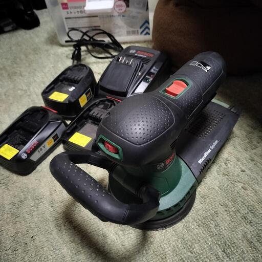 相場より安い　付属オプションバッテリー３個、充電器、ボッシュ(BOSCH) 18V コードレス吸じんランダムアクションサンダー  ORB118\nです