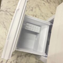  19731  SHARP 一人暮らし2D冷蔵庫　つけかえどっちもドア 2020年製 152L ◆大阪市内・東大阪市他 6,000円以上ご購入で無料配達いたします！◆ ※京都・高槻・枚方方面◆神戸・西宮・尼崎方面◆生駒方面、大阪南部方面　それぞれ条件付き無料配送あり！            