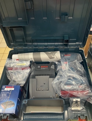 BOSCHプロ仕様 インパクトドライバー18Vバッテリー3個付き