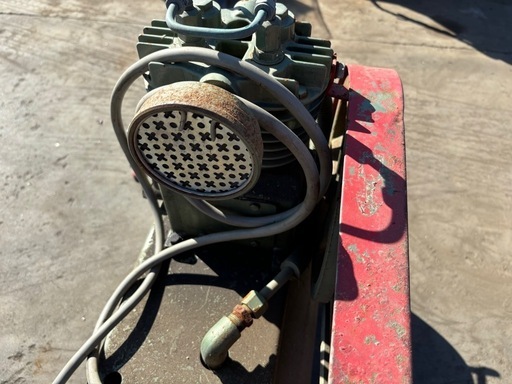 エアコンプレッサー　明治　0.4kw  100V  NO-1/2