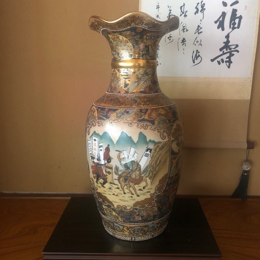 薩摩焼 特大 飾り壺 飾壺 花瓶 花器 陶器 骨董品 馬と武者 武士 美人 風林火山 武田信玄 金彩 台付き、値下げしました。