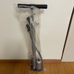 自転車と空気入れ