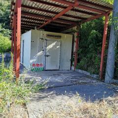 断熱性のアルミパネルのプレハブ 倉庫(約135坪の土地付き)を1万円でお譲りします