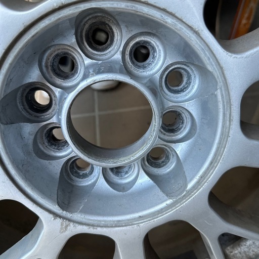 海外産　スタッドレスタイヤ　215/50r17 22年製　美品　バリ山 美品スタッドレス バリ山 バリ山 スタッドレスタイヤ 海外産