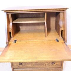 えぞ民芸家具のクレア ライティングビューローです。クラシカルな