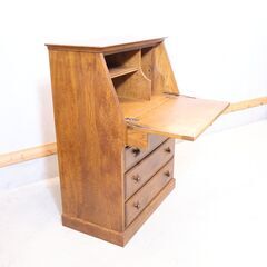 えぞ民芸家具のクレア ライティングビューローです。クラシカルな