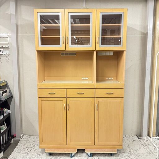 19756  岡家具工業 3枚ガラス扉キッチンボード幅119   ◆大阪市内・東大阪市他 6,000円以上ご購入で無料配達いたします！◆ ※京都・高槻・枚方方面◆神戸・西宮・尼崎方面◆生駒方面、大阪南部方面　それぞれ条件付き無料配送あり！