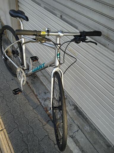 美品☆GIANT[ジャイアント]ESCAPE DISC(エスケープ ディスク)700c クロスバイク アルミ/24speed/シルバー