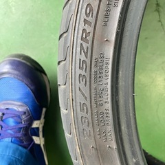 235/35R19ラウフェン2本
