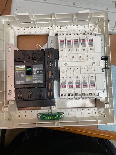 （値下げ交渉、郵送OK)未使用　分電盤　HCD3E6-102 日東工業 HCD形ホーム分電盤（ドア付）　単相3線式　単3中性線欠相保護付漏電ブレーカ付　主幹容量[60A][分岐回路＋予備スペース10＋2]