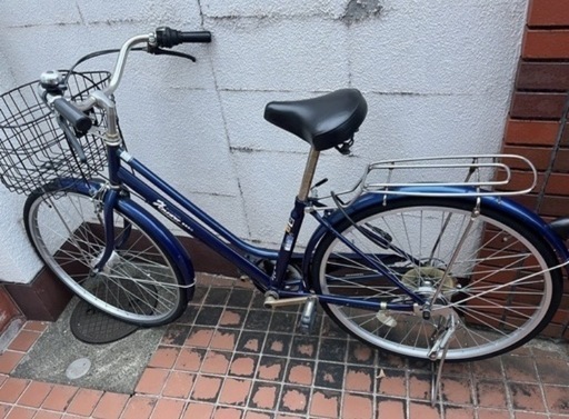 美品 新品購入後3年 26インチ オートライト　ギヤ付き 自転車