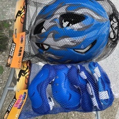 幼児用　ヘルメットとプロテクターセットです