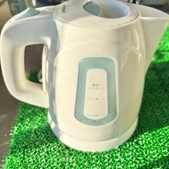 電気ケトル　ポット　給水　水　給湯器　お湯