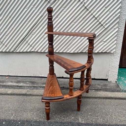 《売約済み》【武蔵小山店】  ビンテージ　ボビンターニング　レッグ  ボビンターニングレッグ 螺旋階段　ラック　花台　飾り棚　ライブラリーステップ　本棚　シェルフ　棚　検　イタリア製　made in Italy イタリア　英国　アンティーク　DEMAIN  ステップ　猫　ペット　step