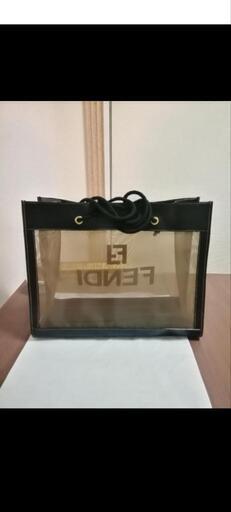 非常に美品。FENDI　レザー＆メッシュ　ブランドロゴ　ショルダートートバッグ