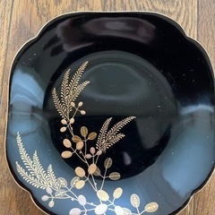 金が装飾してある皿　5枚