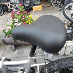 ＨＵＭＭＥＲ　折りたたみ自転車　美品　２０インチ　６変速　サドル　新品　シルバー　配達可能