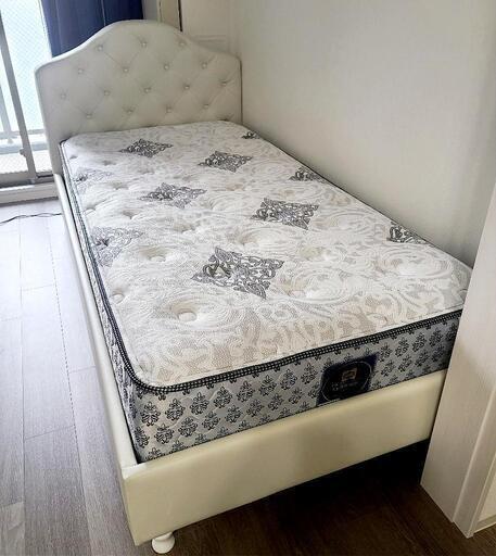 Sealy Mattress(シーリーマットレス)\nシングルサイズとベッドフレーム