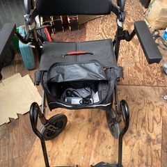 電動車椅子 ジョイスチック、介助用付き、展示車、折り畳み式 極上