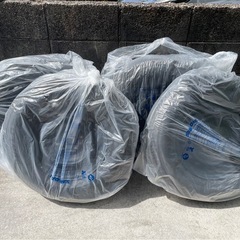 【取引中】ハイエース新車外し　タイヤ・ホイールキャップ