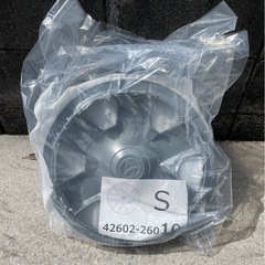 【取引中】ハイエース新車外し　タイヤ・ホイールキャップ