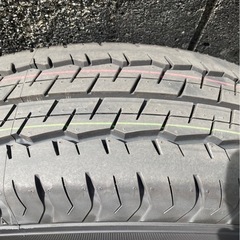 【取引中】ハイエース新車外し　タイヤ・ホイールキャップ